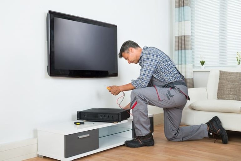 How to Remove a TV From a Wall Mount The Plug HelloTech