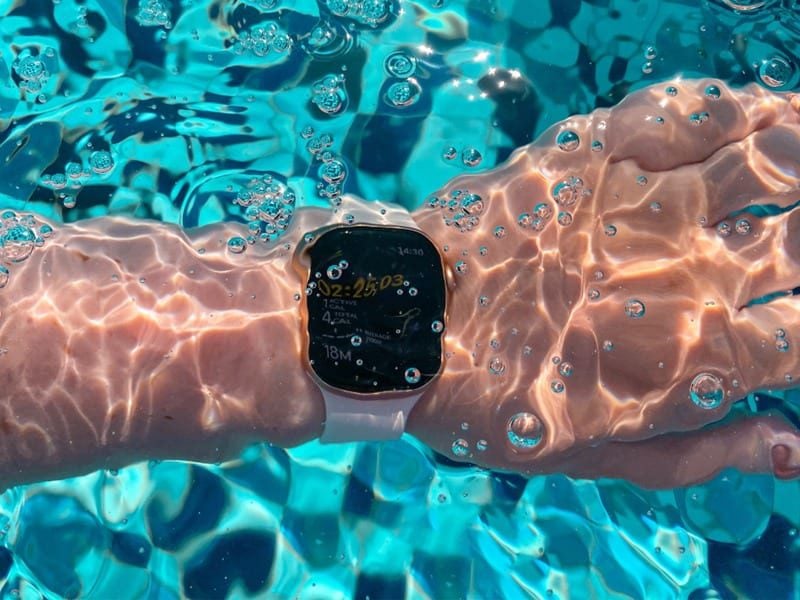 Can You Shower With Apple Watch 5 On Is The Apple Watch Waterproof The Hellotech Blog