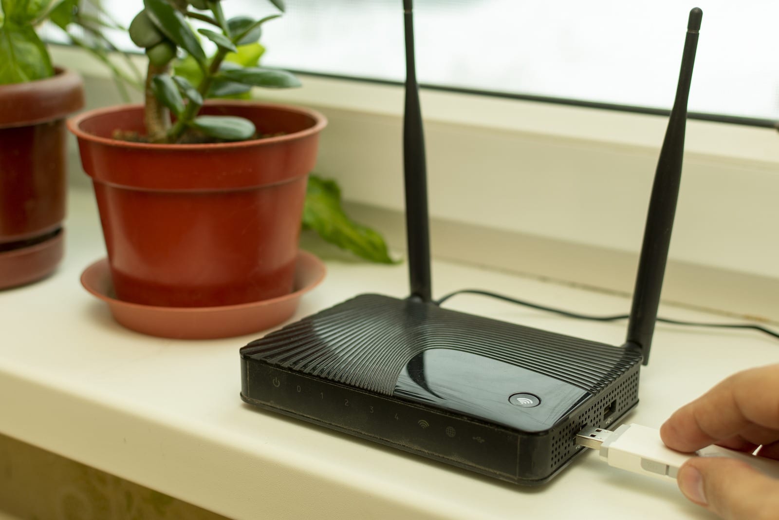 Where is the Best Place to Put Your WiFi Router? - The Plug - HelloTech