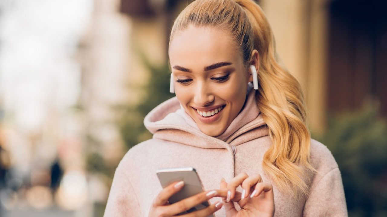 Apple Is Giving Away Free Airpods During Its Back To School Sale The Plug Hellotech