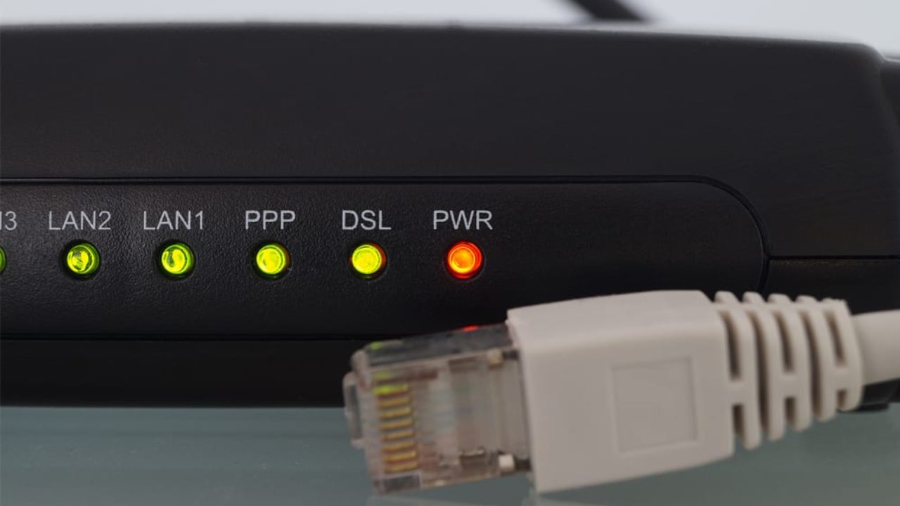What Is a Modem? A Guide for Beginners - The Plug - HelloTech
