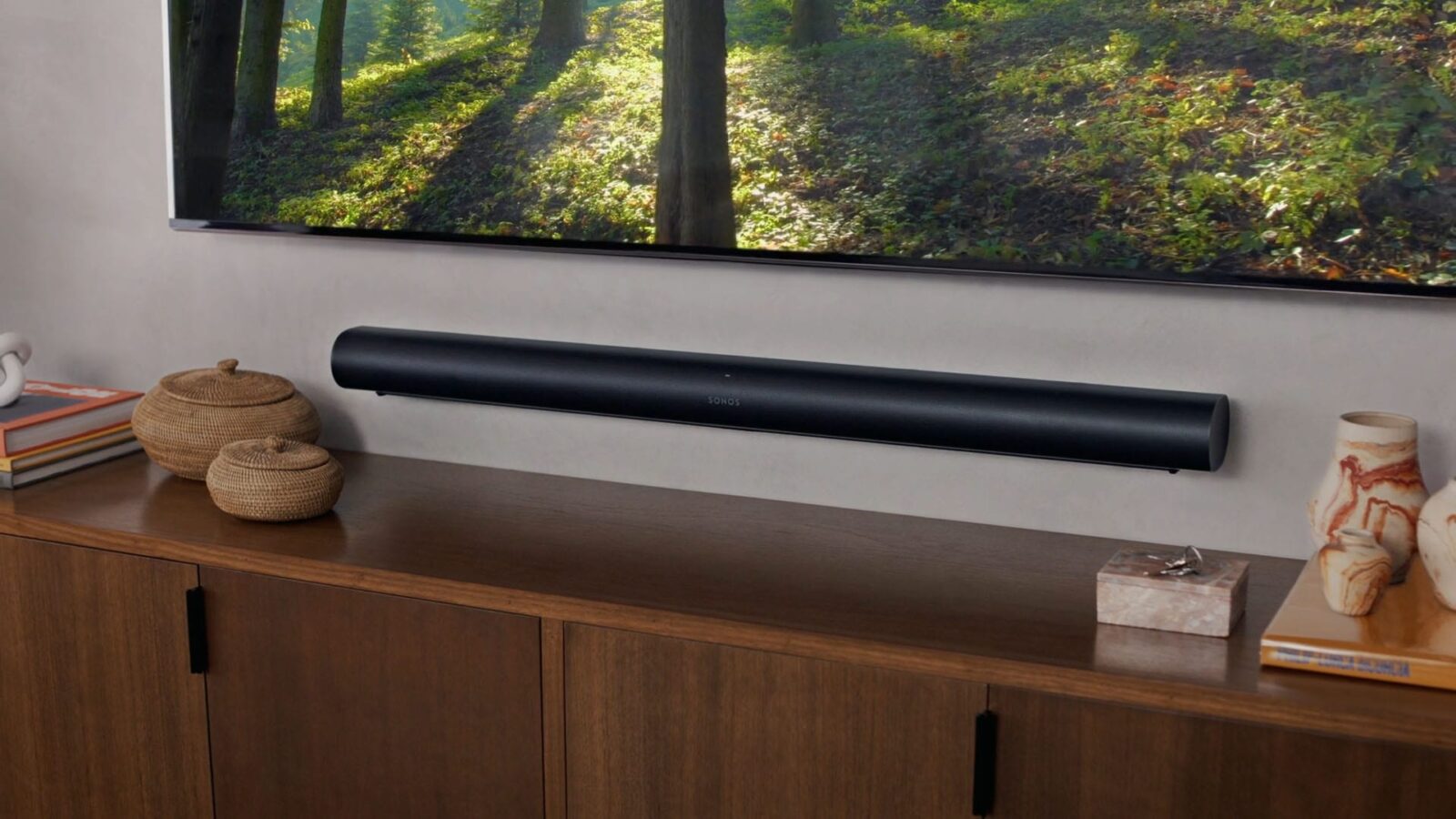 Soundbar vs Speakers Which Sound System Should You Choose? The Plug HelloTech