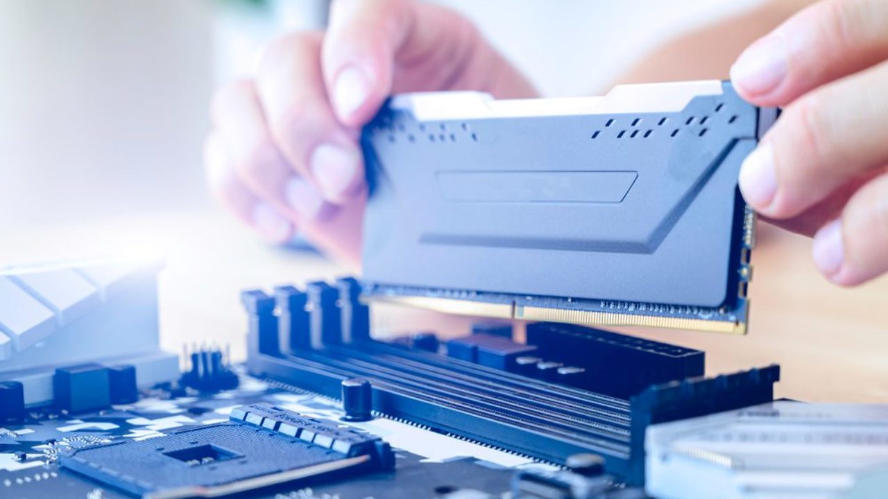Is RAM, and How Much Memory Do Need? - The Plug - HelloTech